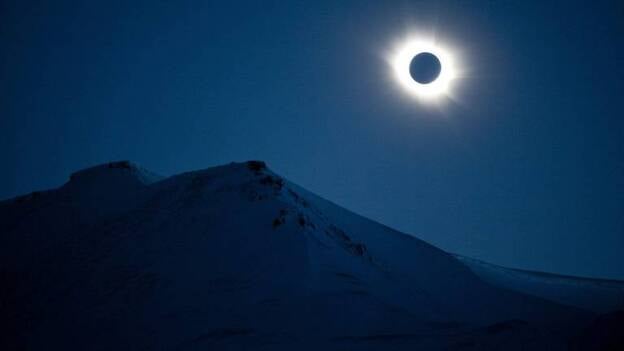 El mundo contempla el eclipse