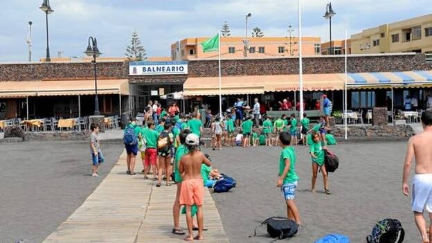 El pacto echa a dos restaurantes del paseo marítimo de Melenara
