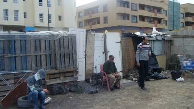 Un ‘hogar’ entre palés y planchas