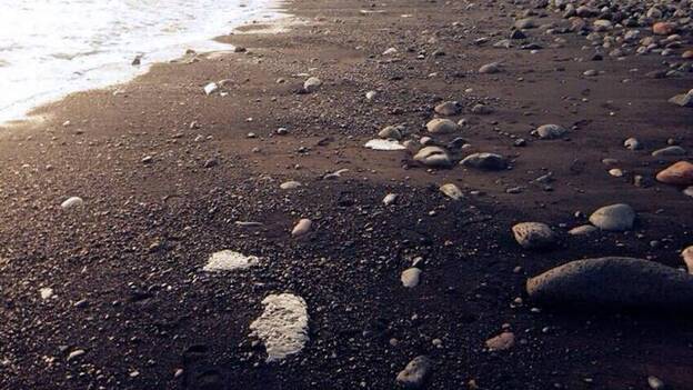 Alerta por una lengua de fuel en Veneguera