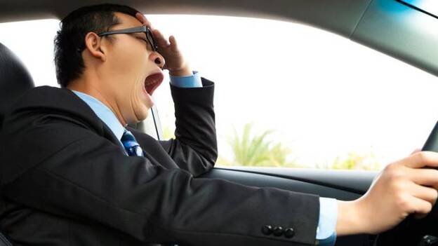 Tomar café reduce la somnolencia, el tiempo de reacción y las salidas de la carretera de los conductores