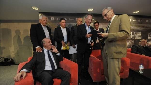 Del Bosque también celebra el ascenso a Primera