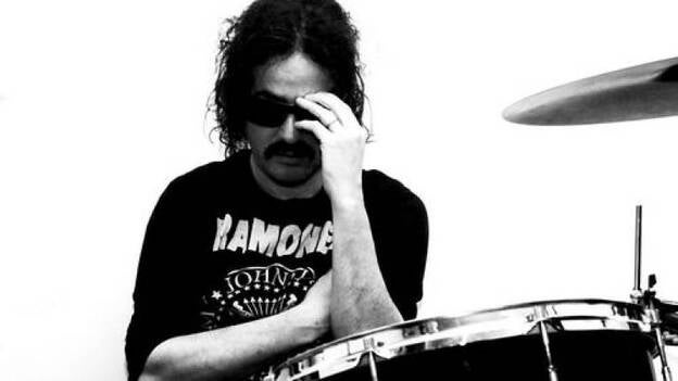 Pedro Andreu: "Tengo las baquetas listas para Héroes del silencio"