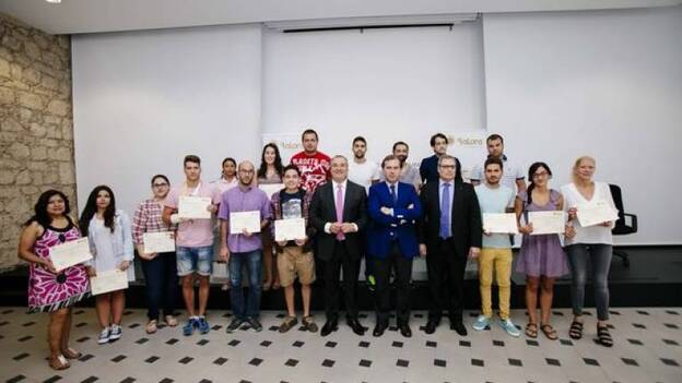 Ralons entrega junto a la ULPGC 30 becas