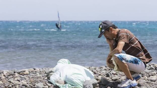 Muere una mujer en Gran Canaria por los cortes de una tabla de windsurf