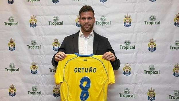 La UD Las Palmas cede al delantero Ortuño al Real Zaragoza