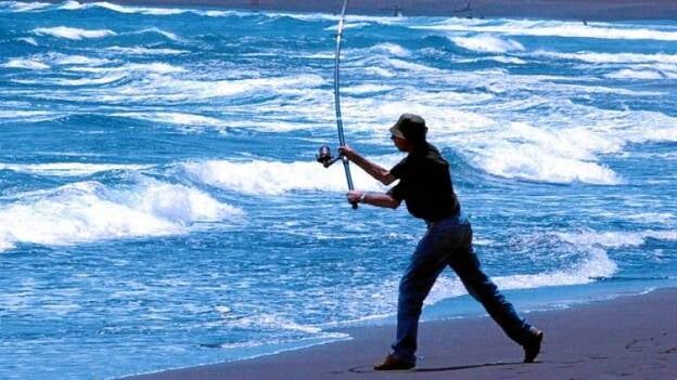 Prohibida la pesca recreativa en 14 playas de San Bartolomé