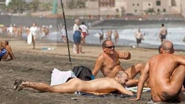 La mayoría de ayuntamientos canarios permiten el nudismo en sus playas