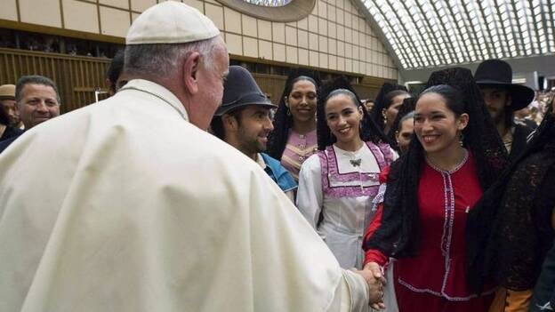 El Papa dice que los divorciados que inician una nueva convivencia "no son excomulgados"