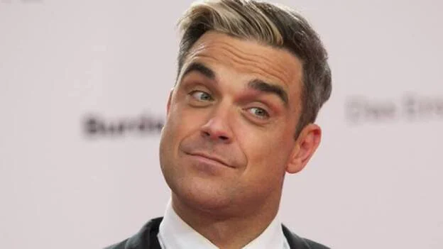 Robbie Williams se disculpa por la invasión británica de las playas españolas