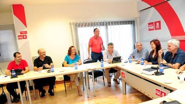 Hernández rechaza las cuotas insulares para completar el Gobierno