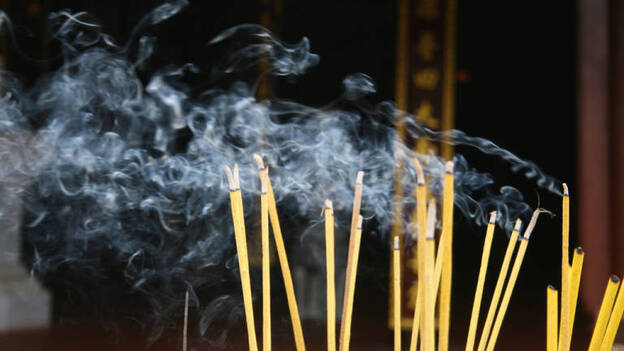 El humo del incienso es potencialmente más tóxico que el humo del tabaco