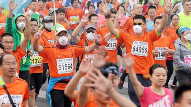 Siete personas sufrieron infartos en otro maratón de Pekín con una alta polución