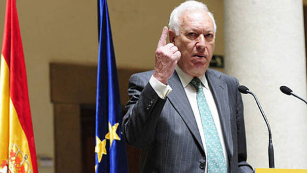 Margallo avisa a los catalanes que perderían la nacionalidad española con la independencia
