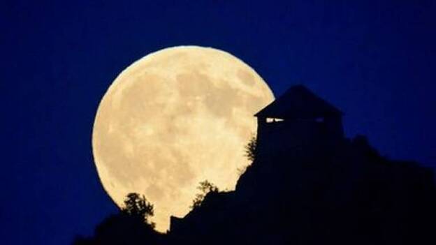 Las nubes y el frío dificultarán las visión del eclipse de Súperluna