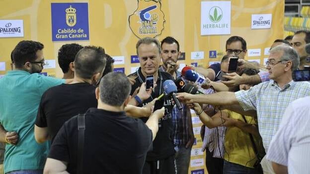 Aíto receta «mantener los pies en el suelo»