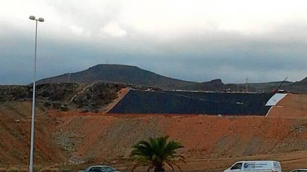 Vertedero sellado e impermeabilizado