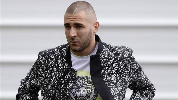 Benzema declara bajo arresto por un chantaje sexual