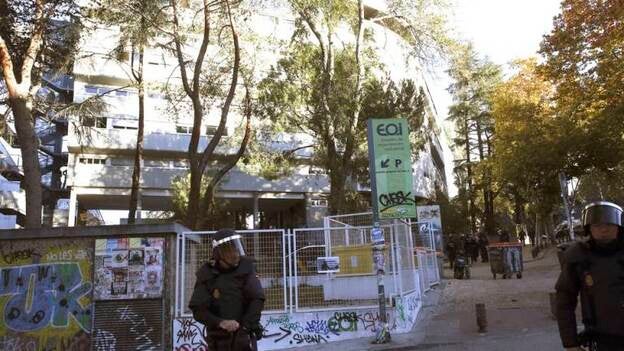 Más de ochenta detenidos y 300 identificados en el desalojo del Johnny