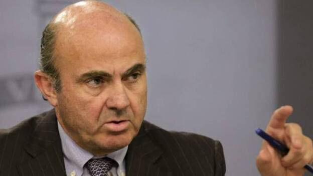 De Guindos admite que España "no ha salido" de la crisis
