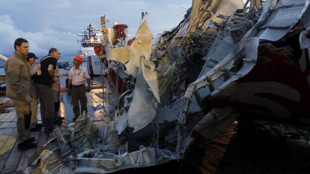 Un fallo mecánico causó el accidente mortal de AirAsia en Indonesia en 2014