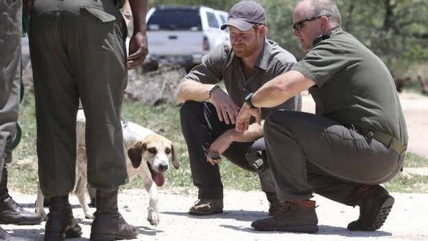 El príncipe Enrique divulga fotografías de su visita a África