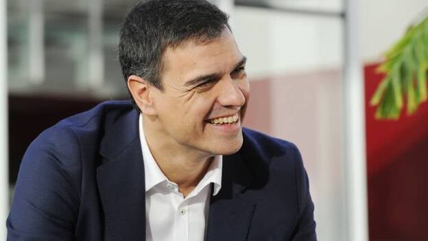 Pedro Sánchez se compromete a tramitar la reforma electoral en Canarias si gana