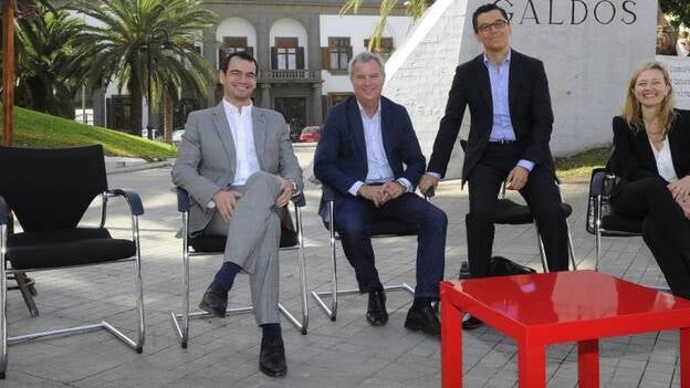 Los candidatos muestran sus cartas