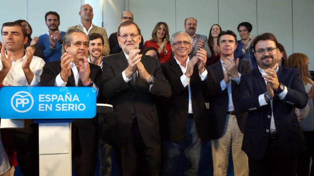 Rajoy promete una mejora del REF que acabe "para siempre" con la lejanía insular