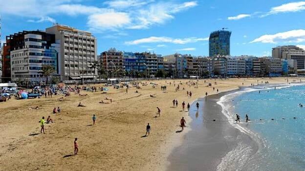 La arena de Las Canteras se mueve