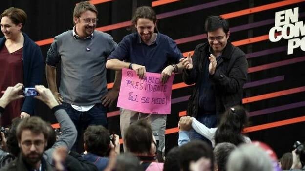 Un mitin de Iglesias y Colau con mucha afluencia