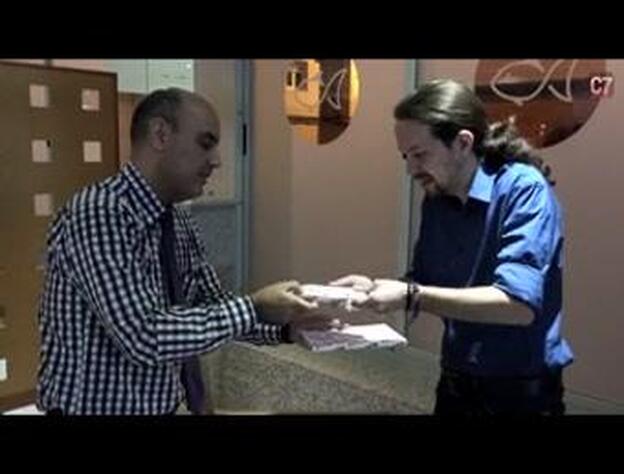 Pablo Iglesias también recibió sus regalos