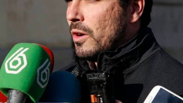 Garzón afirma que el Rey ha comprado "el discurso del PP" y demuestra que está alejado de "la mayoría social"