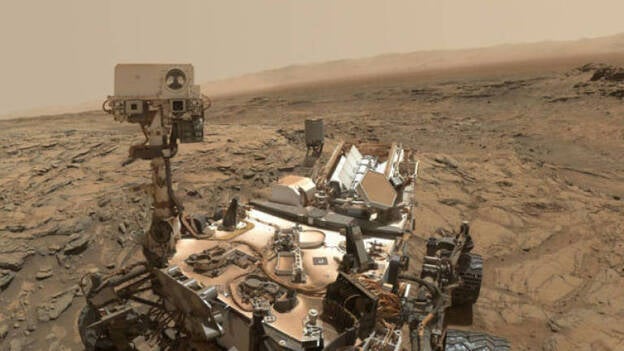 El rover Curiosity envía el primer selfie con su cámara panorámica