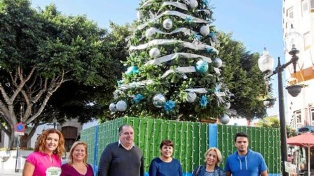 Siete carrozas y 240 figurantes darán forma al desfile de Reyes