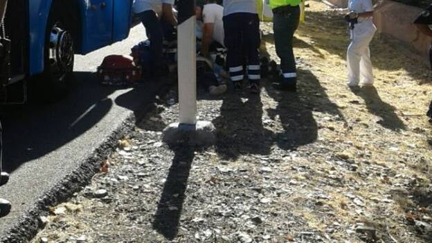 Fallece de un infarto un chofer mientras conducía una guagua llena de turistas