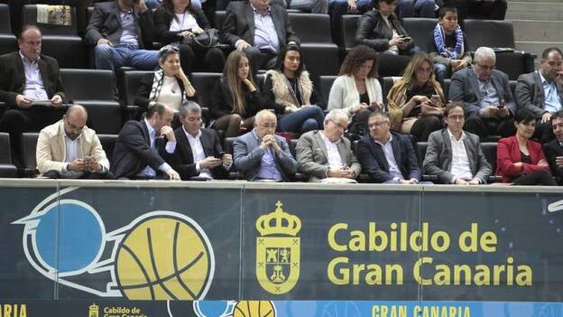 El derbi tuvo color amarillo