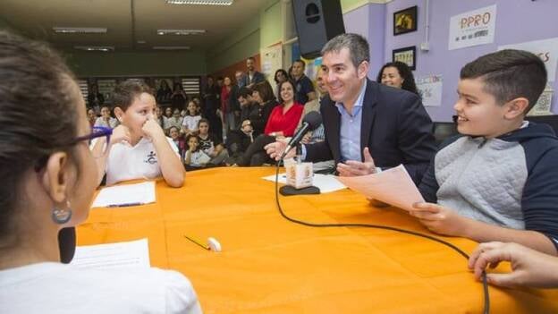 Clavijo acude a clases de política