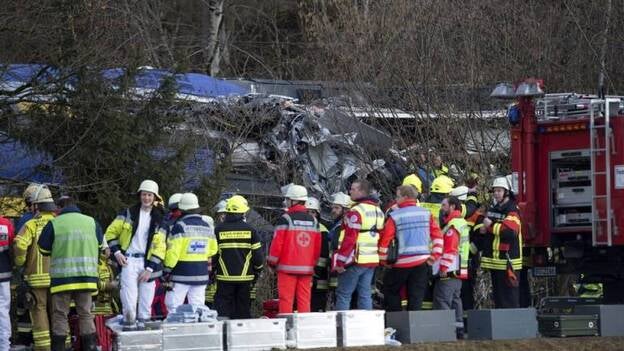 Al menos 8 muertos y unos 150 heridos en colisión de dos trenes en Alemania