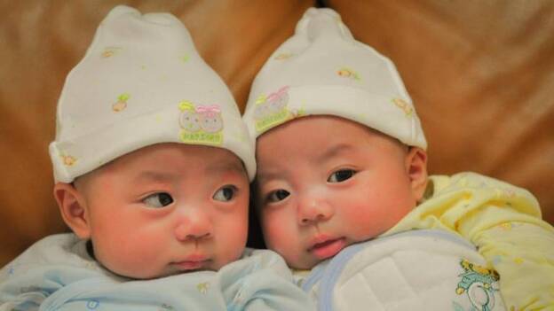 Una mujer vietnamita casada alumbra a mellizos de distinto padre en Vietnam