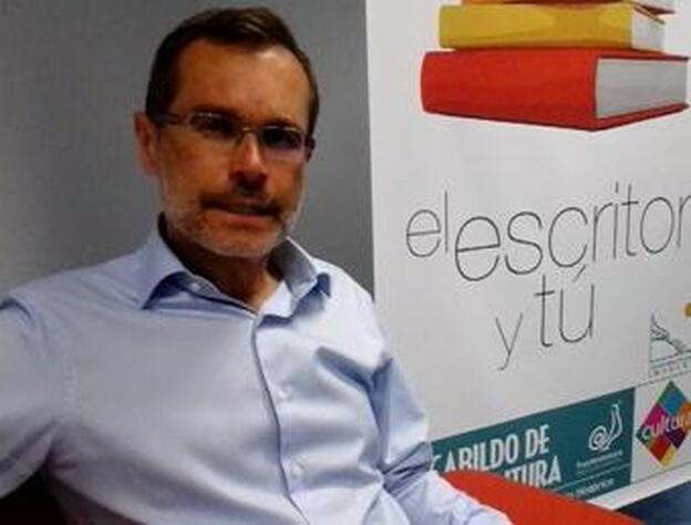 Marcial Morales recomienda leer 'Capitanes de la Arena'