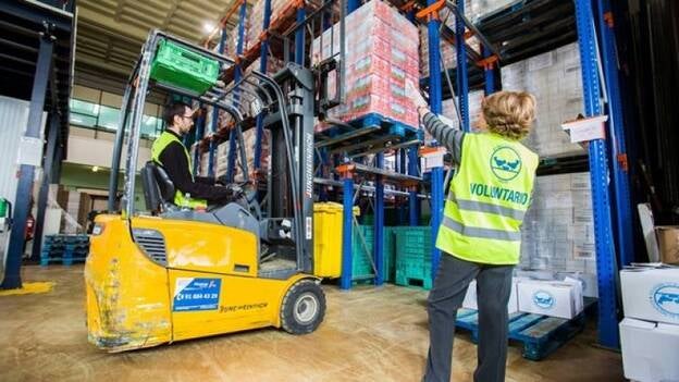 Las 84 oficinas de 'la Caixa' en Las Palmas se suman a la campaña de recogida de leche para familias desfavorecidas