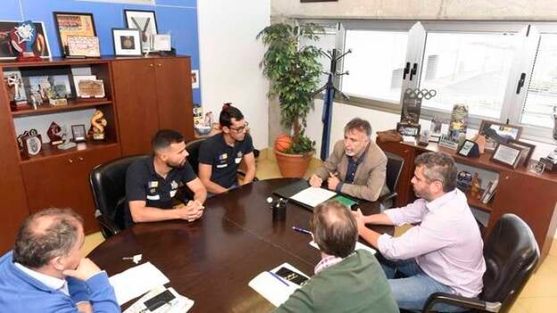 El Cabildo de Gran Canaria "apoya" a regatistas Onán Barreiros y Juan Curbelo