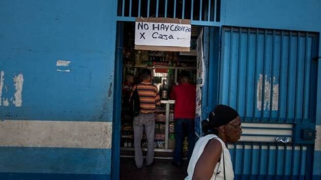 La cerveza también se escabulle de las manos de los venezolanos
