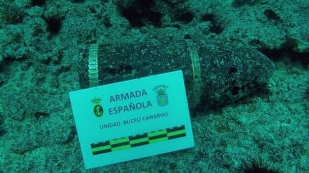 La Armada desactiva un explosivo localizado a 15 metros de profundidad en La Graciosa