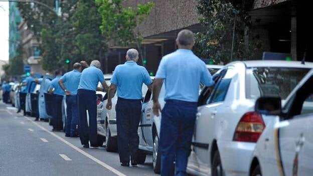 El Gobierno pierde el pulso por la subida de las tarifas del taxi