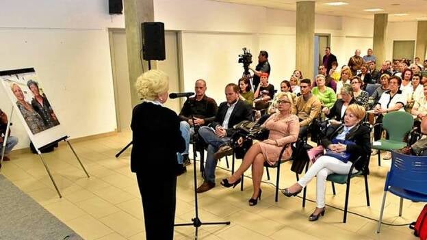 "La sociedad avanza y se olvida de los transexuales"