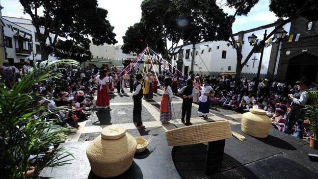 Los más pequeños celebran el Día de Canarias
