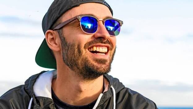 "Tengo una identidad en la red e intento ser honesto"