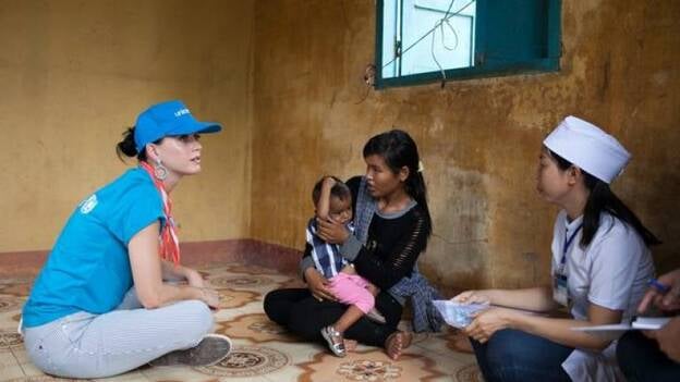 Katy Perry pide más ayuda para los niños desfavorecidos en la pujante Asia